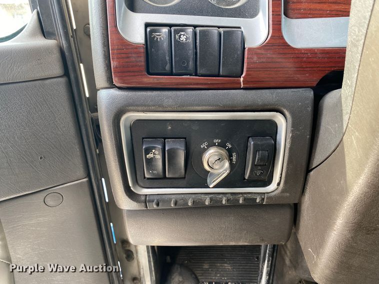 image for item DL7010 2007 Kenworth T600  semi truck