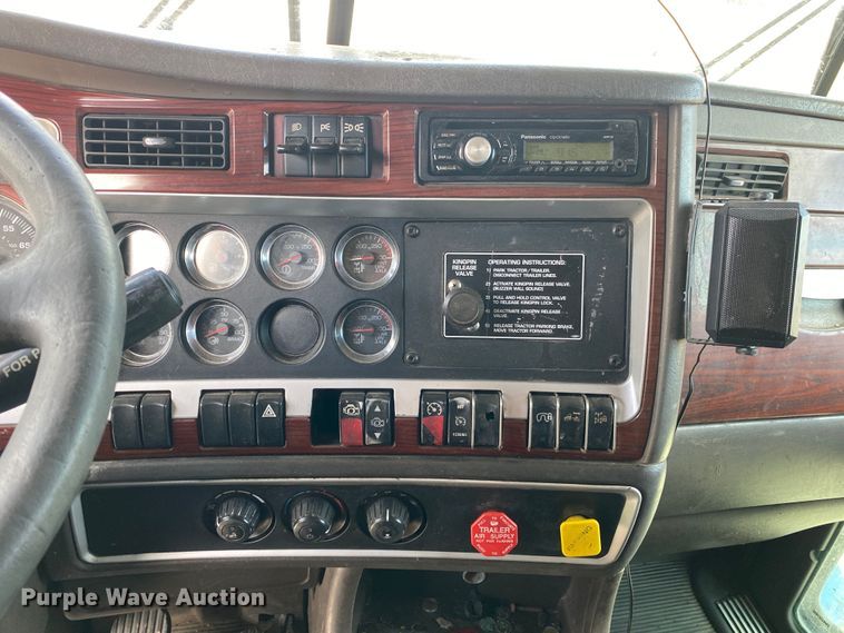 image for item DL7010 2007 Kenworth T600  semi truck