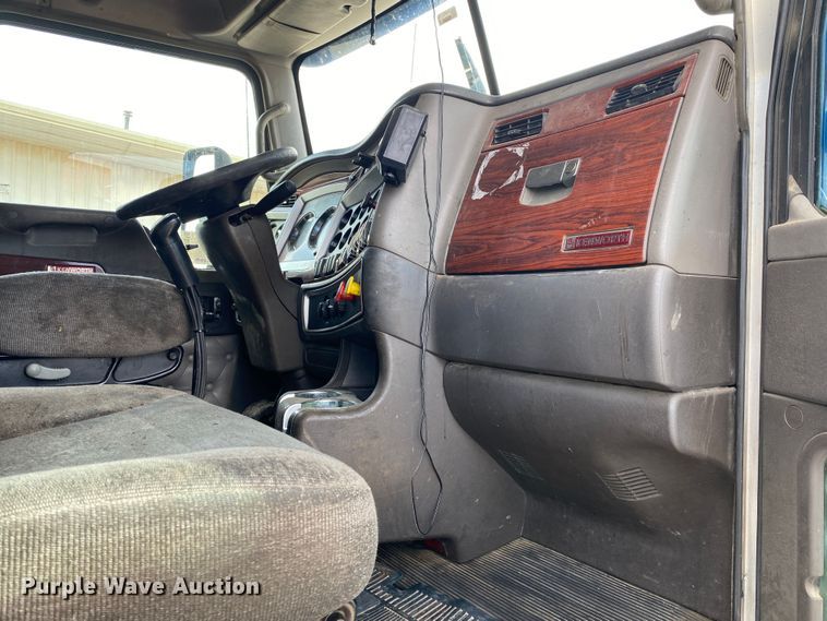 image for item DL7010 2007 Kenworth T600  semi truck