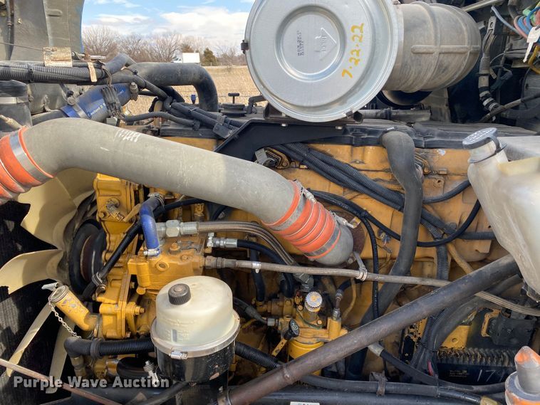 image for item DL7010 2007 Kenworth T600  semi truck