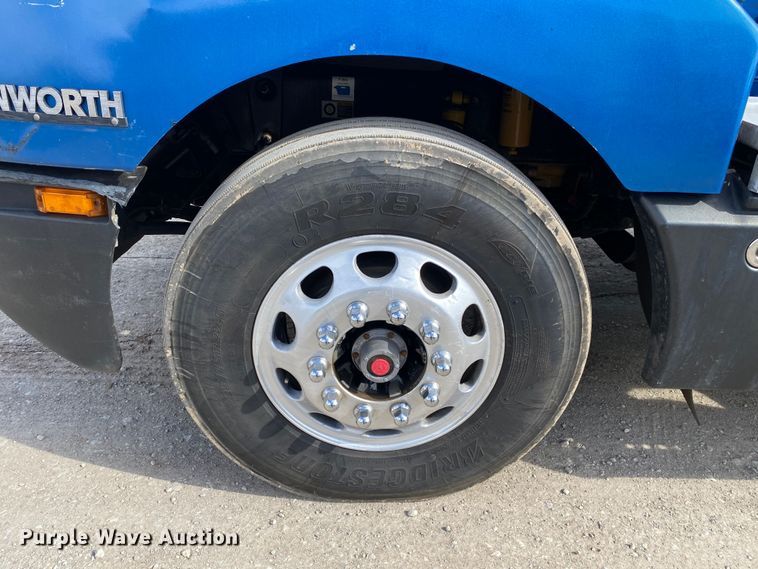 image for item DL7010 2007 Kenworth T600  semi truck