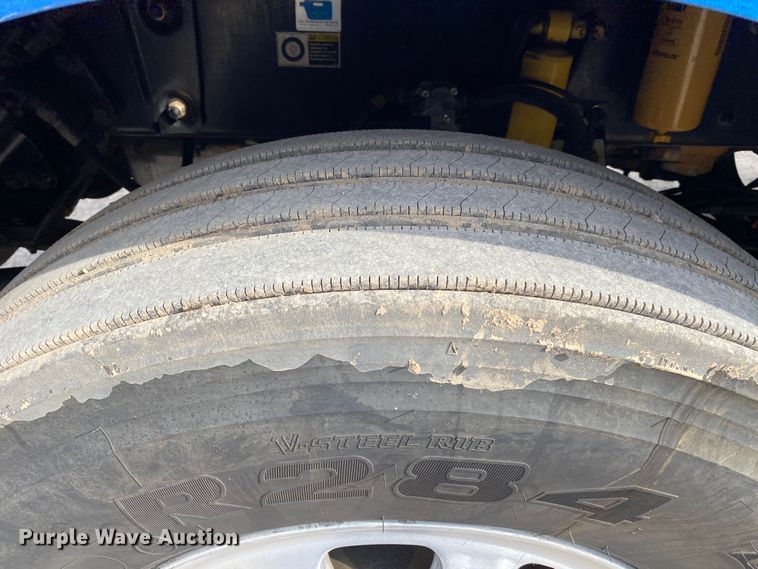 image for item DL7010 2007 Kenworth T600  semi truck