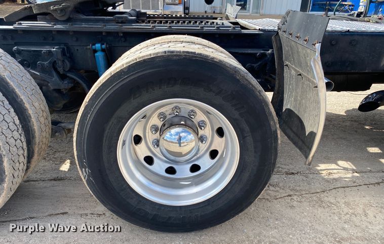 image for item DL7010 2007 Kenworth T600  semi truck