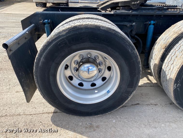 image for item DL7010 2007 Kenworth T600  semi truck