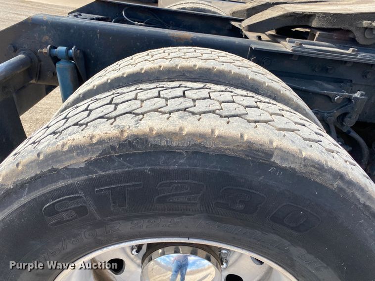 image for item DL7010 2007 Kenworth T600  semi truck