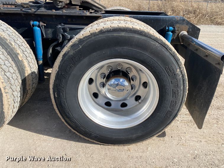 image for item DL7010 2007 Kenworth T600  semi truck