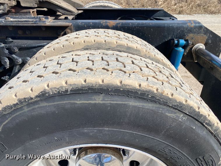 image for item DL7010 2007 Kenworth T600  semi truck