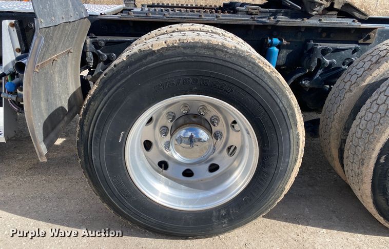 image for item DL7010 2007 Kenworth T600  semi truck