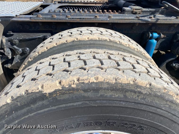 image for item DL7010 2007 Kenworth T600  semi truck