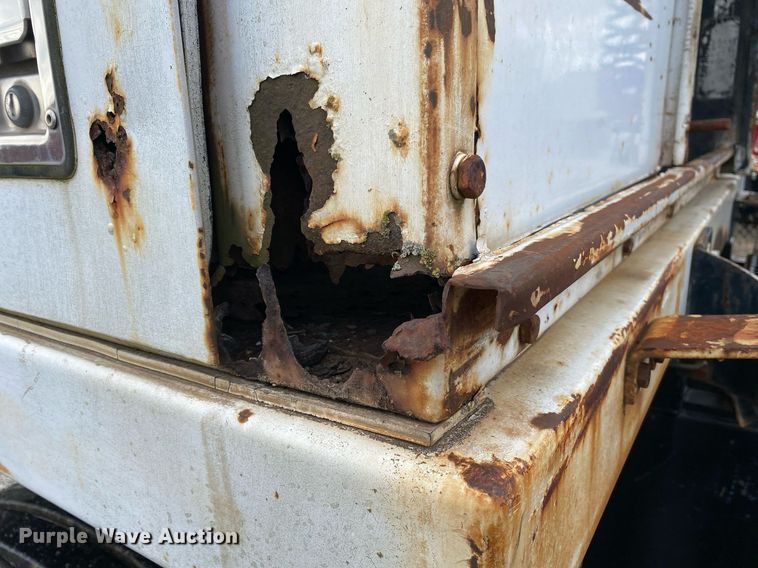 image for item DL7126 Capacity TJ4000  yard truck