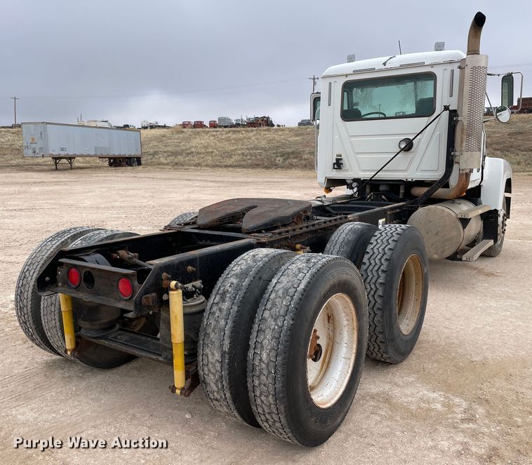 image for item DN4559 2001 Mack CH613  semi truck