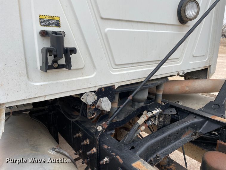 image for item DN4559 2001 Mack CH613  semi truck