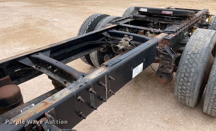 image for item DN4559 2001 Mack CH613  semi truck