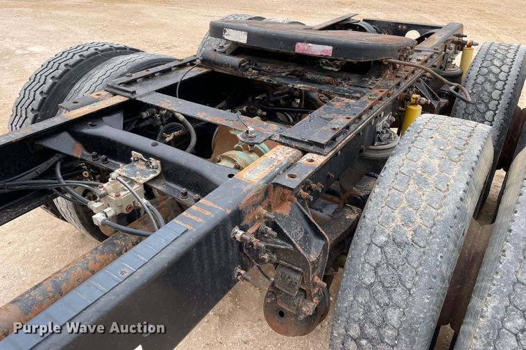 image for item DN4559 2001 Mack CH613  semi truck