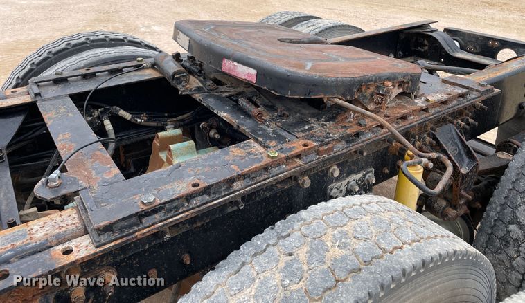 image for item DN4559 2001 Mack CH613  semi truck