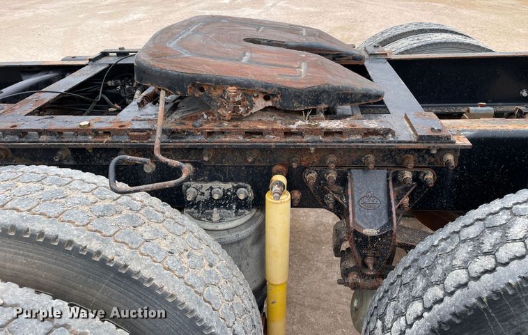 image for item DN4559 2001 Mack CH613  semi truck