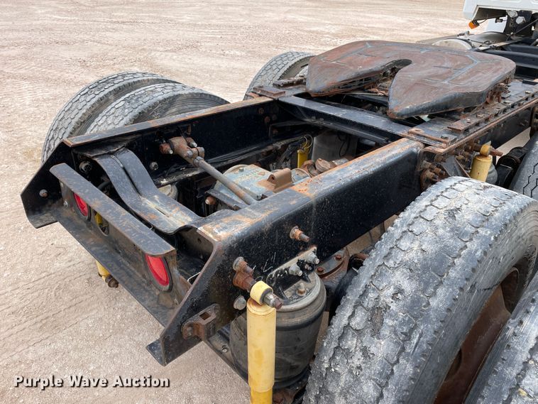 image for item DN4559 2001 Mack CH613  semi truck