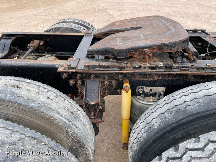 image for item DN4559 2001 Mack CH613  semi truck