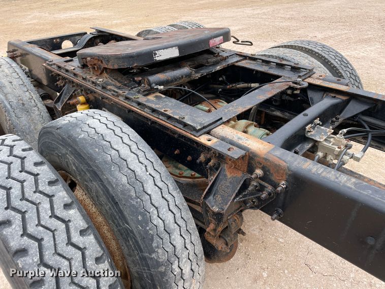 image for item DN4559 2001 Mack CH613  semi truck