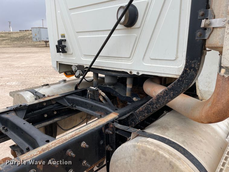 image for item DN4559 2001 Mack CH613  semi truck