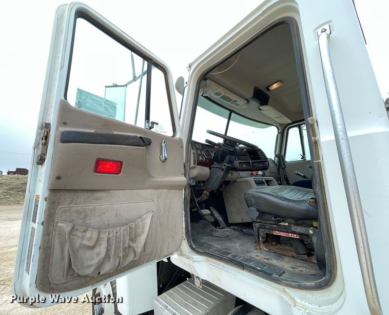 image for item DN4559 2001 Mack CH613  semi truck