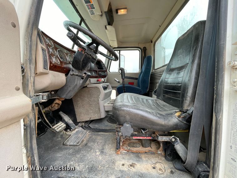 image for item DN4559 2001 Mack CH613  semi truck