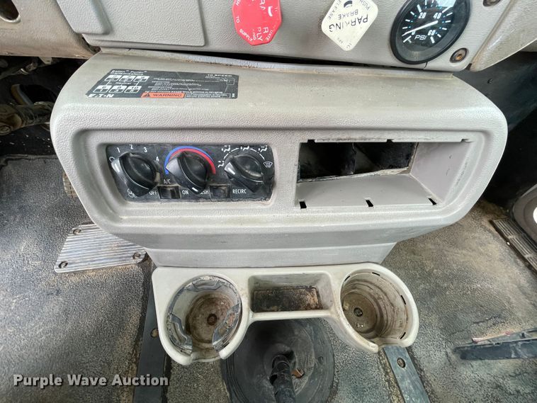 image for item DN4559 2001 Mack CH613  semi truck