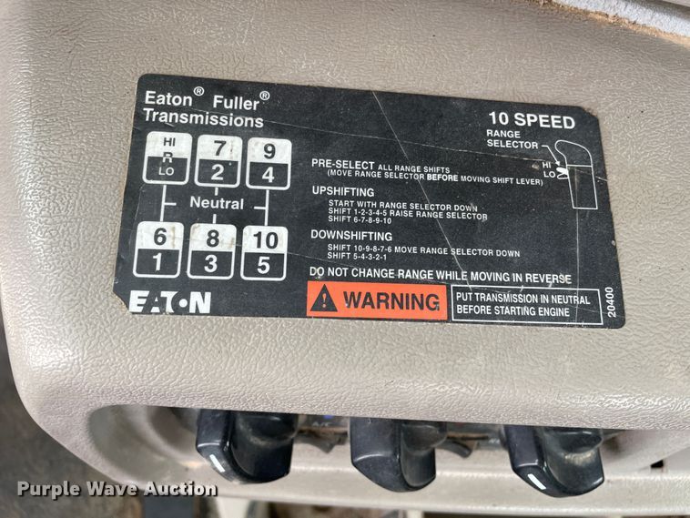 image for item DN4559 2001 Mack CH613  semi truck