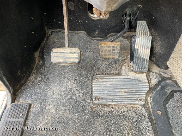 image for item DN4559 2001 Mack CH613  semi truck