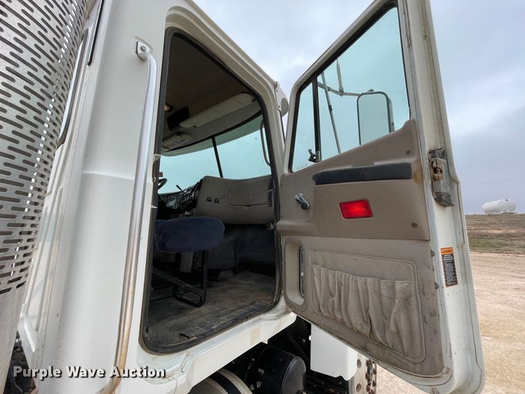 image for item DN4559 2001 Mack CH613  semi truck