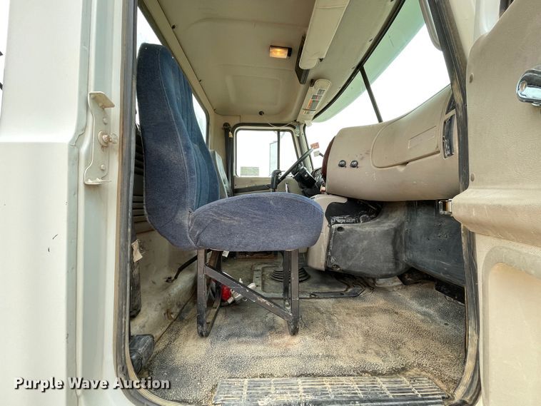 image for item DN4559 2001 Mack CH613  semi truck