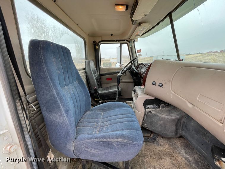 image for item DN4559 2001 Mack CH613  semi truck