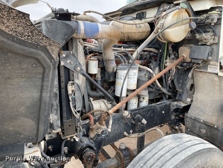 image for item DN4559 2001 Mack CH613  semi truck