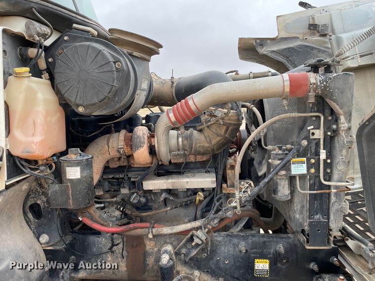 image for item DN4559 2001 Mack CH613  semi truck