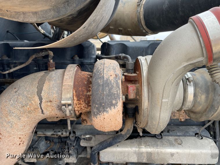 image for item DN4559 2001 Mack CH613  semi truck