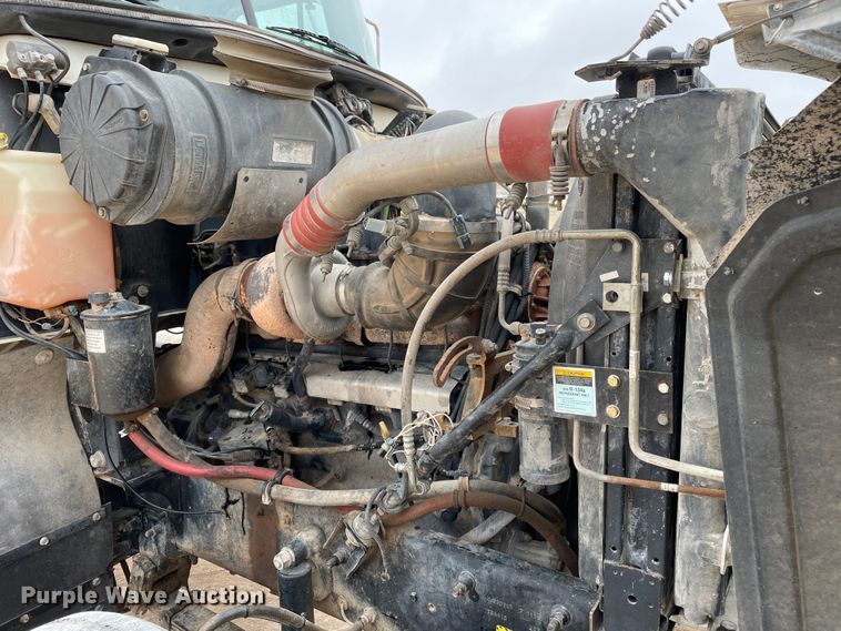 image for item DN4559 2001 Mack CH613  semi truck