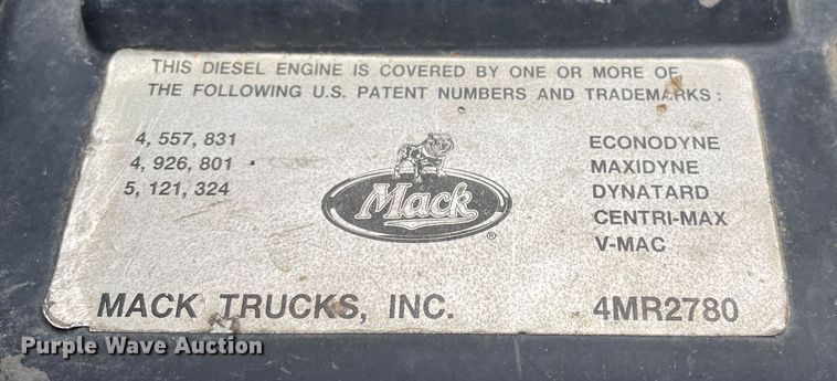 image for item DN4559 2001 Mack CH613  semi truck