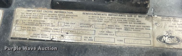 image for item DN4559 2001 Mack CH613  semi truck