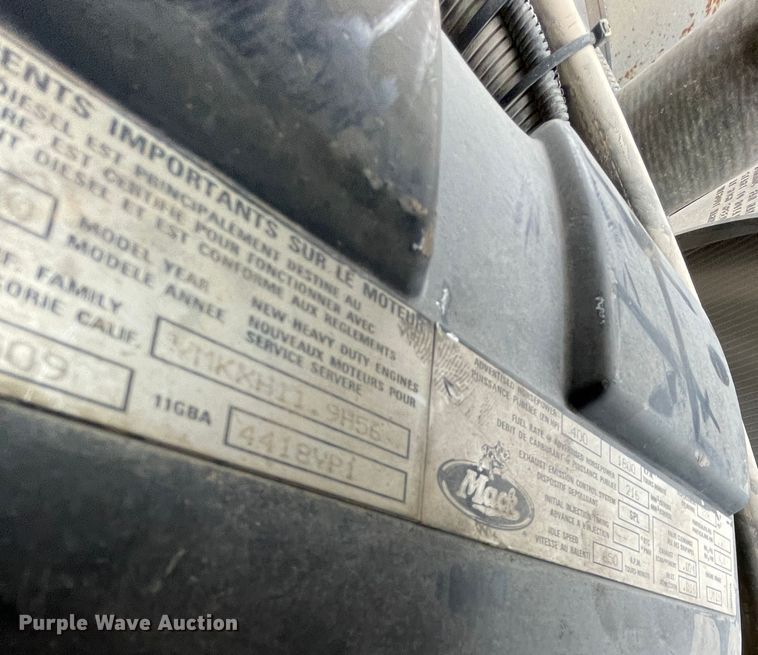 image for item DN4559 2001 Mack CH613  semi truck