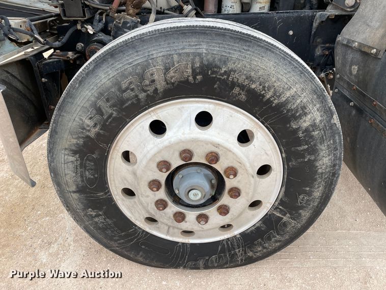 image for item DN4559 2001 Mack CH613  semi truck