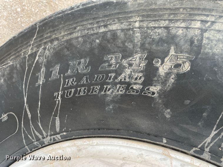 image for item DN4559 2001 Mack CH613  semi truck