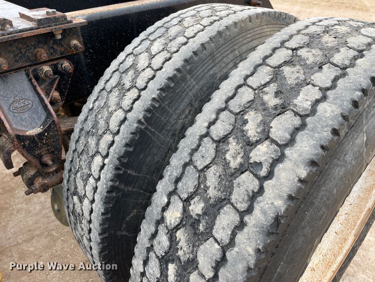 image for item DN4559 2001 Mack CH613  semi truck