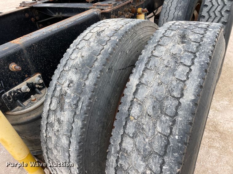 image for item DN4559 2001 Mack CH613  semi truck