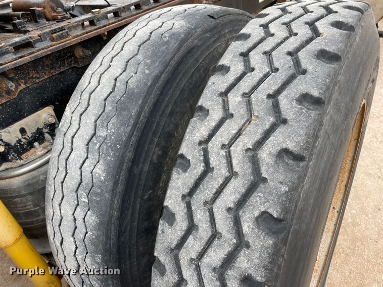 image for item DN4559 2001 Mack CH613  semi truck