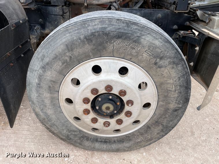 image for item DN4559 2001 Mack CH613  semi truck