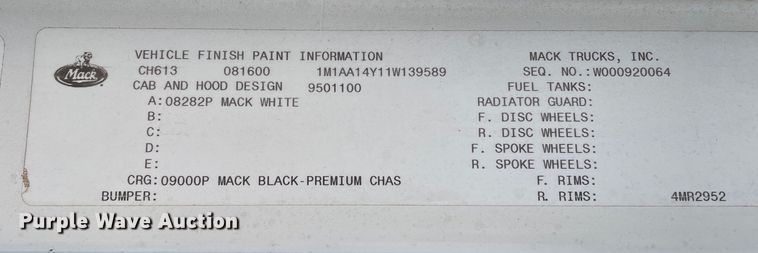 image for item DN4559 2001 Mack CH613  semi truck