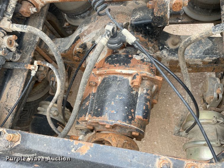 image for item DN4561 2001 Mack CH613  semi truck