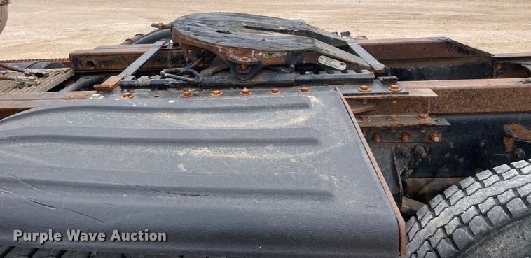 image for item DN4561 2001 Mack CH613  semi truck