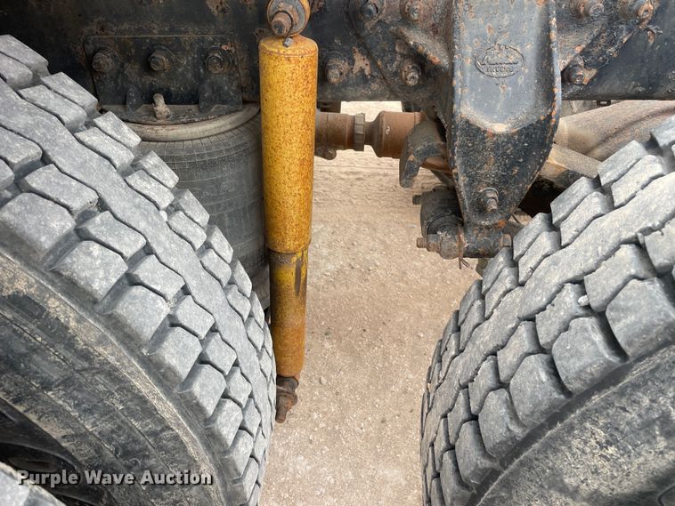 image for item DN4561 2001 Mack CH613  semi truck