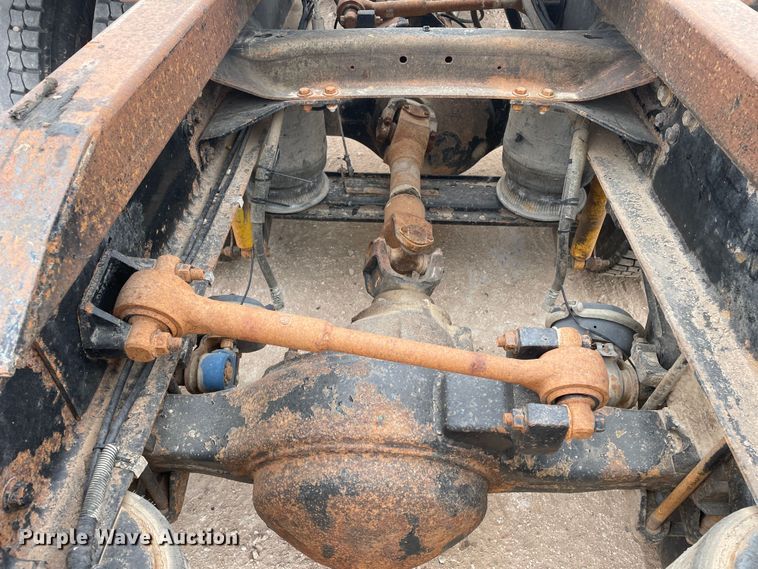 image for item DN4561 2001 Mack CH613  semi truck